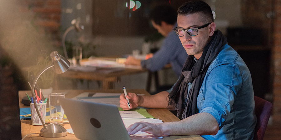 The Benefits of Blue Light Blocking Glasses in Protecting Your Eyes 