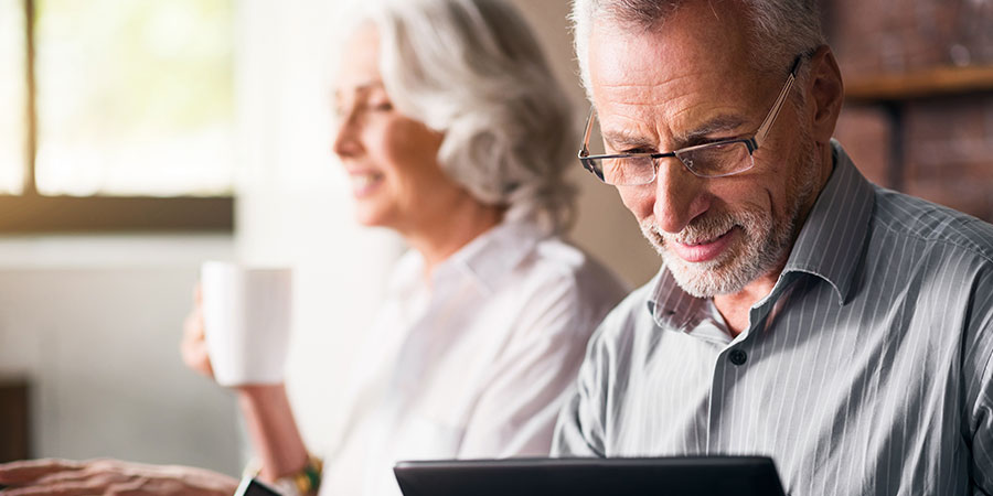 Can age-related reading vision loss lead to blindness?